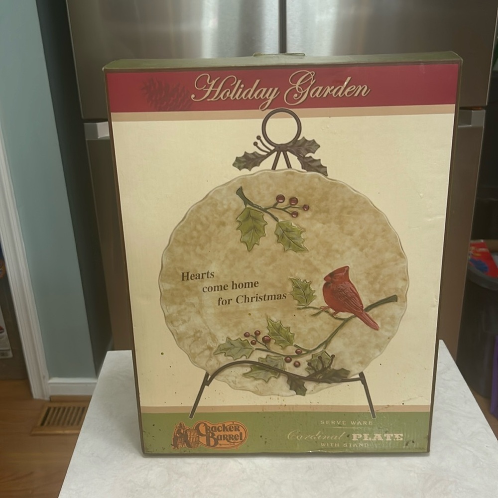 Holiday Garden Cardinal Plate With Stand By Cracker Barrel NWT